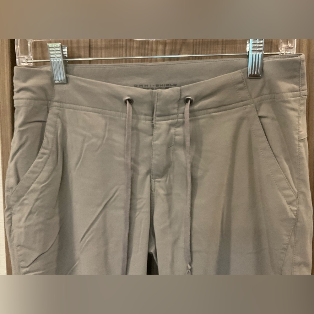 Columbia Sportswear Omni-sheil Adv. Repellency Womens Gray Capri Pants Size 2 - Picture 3 of 9